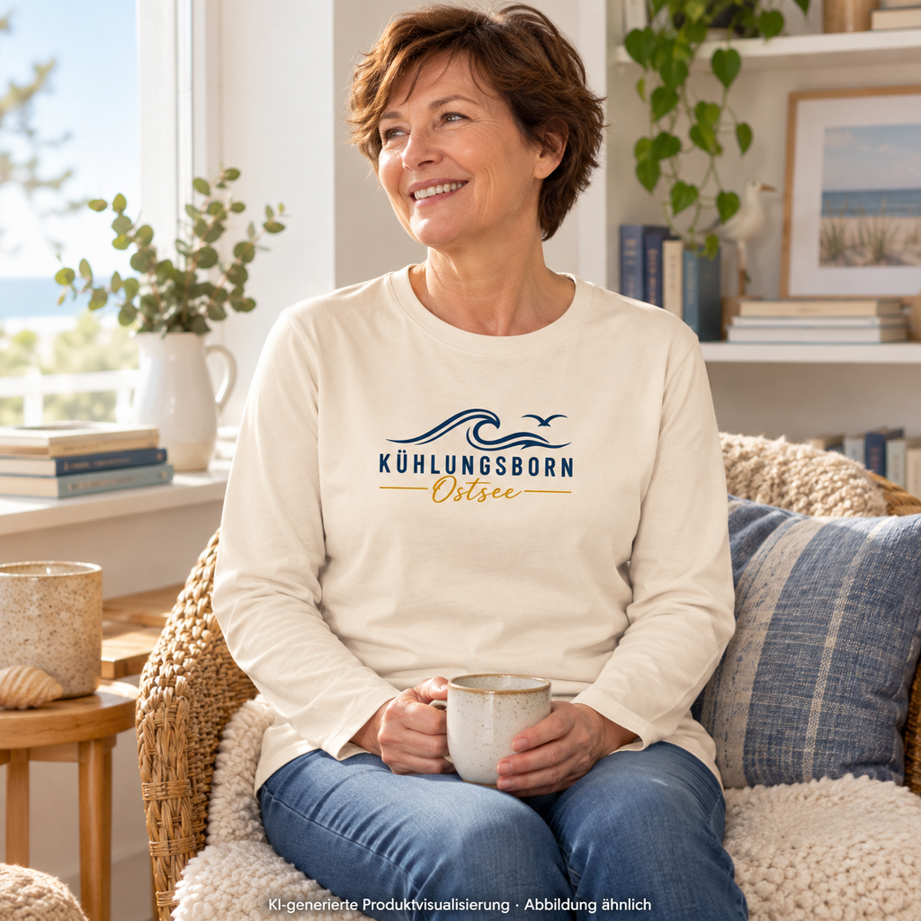 Kühlungsborn Baltic Waves Bio-Unisex-Longsleeve Light Edition in Natural Raw in einer Leseecke – KI-Produktvisualisierung