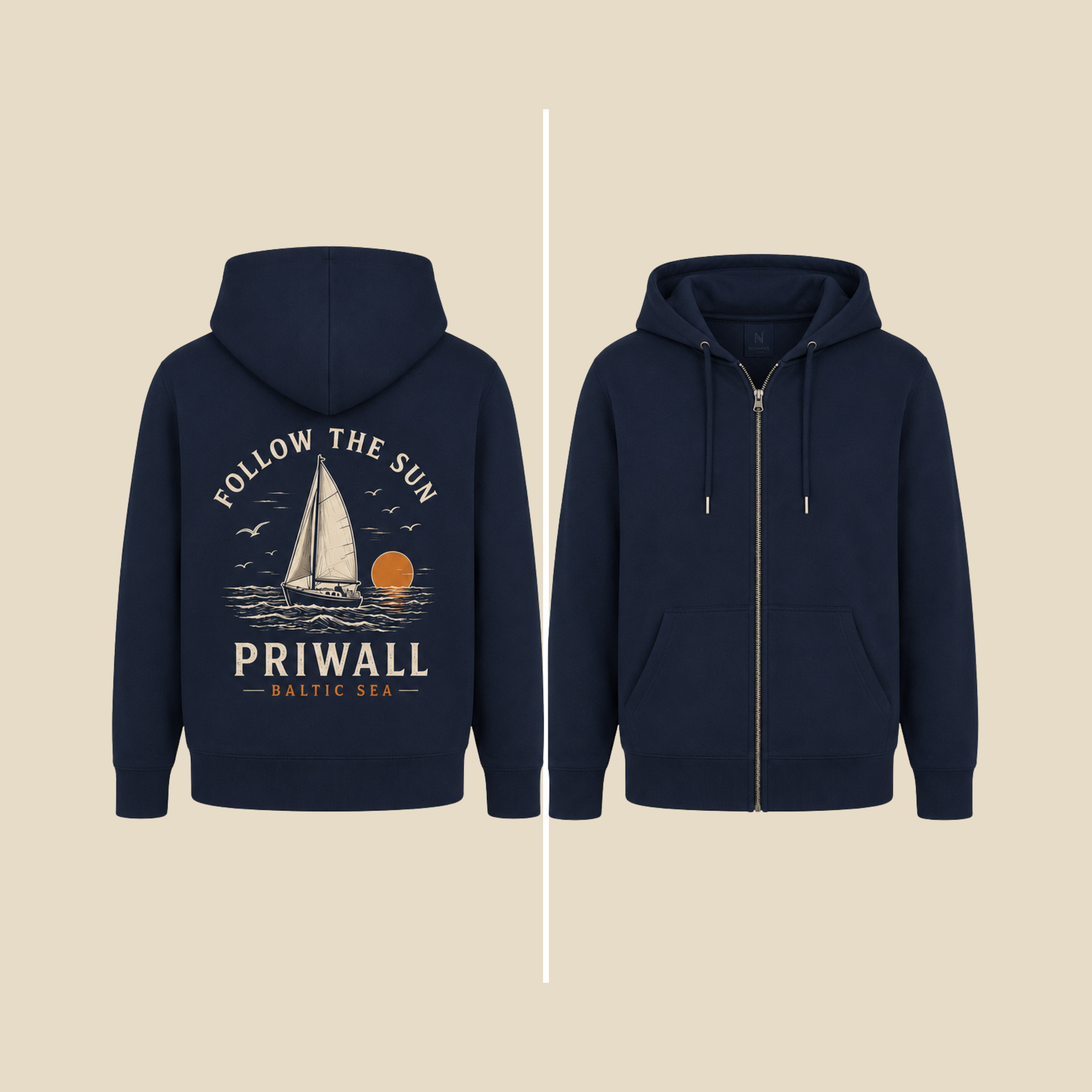 Nomavé Bio-Kapuzenjacke mit Reißverschluss in Navy (Dark Edition) als Clean Mockup. Links die Rückenansicht mit großem Backprint „Follow the Sun – Priwall Baltic Sea“, rechts die schlichte Vorderansicht ohne Aufdruck. Präsentiert auf neutralem beigefarbenem Hintergrund in einer geteilten Vorder- und Rückenansicht.