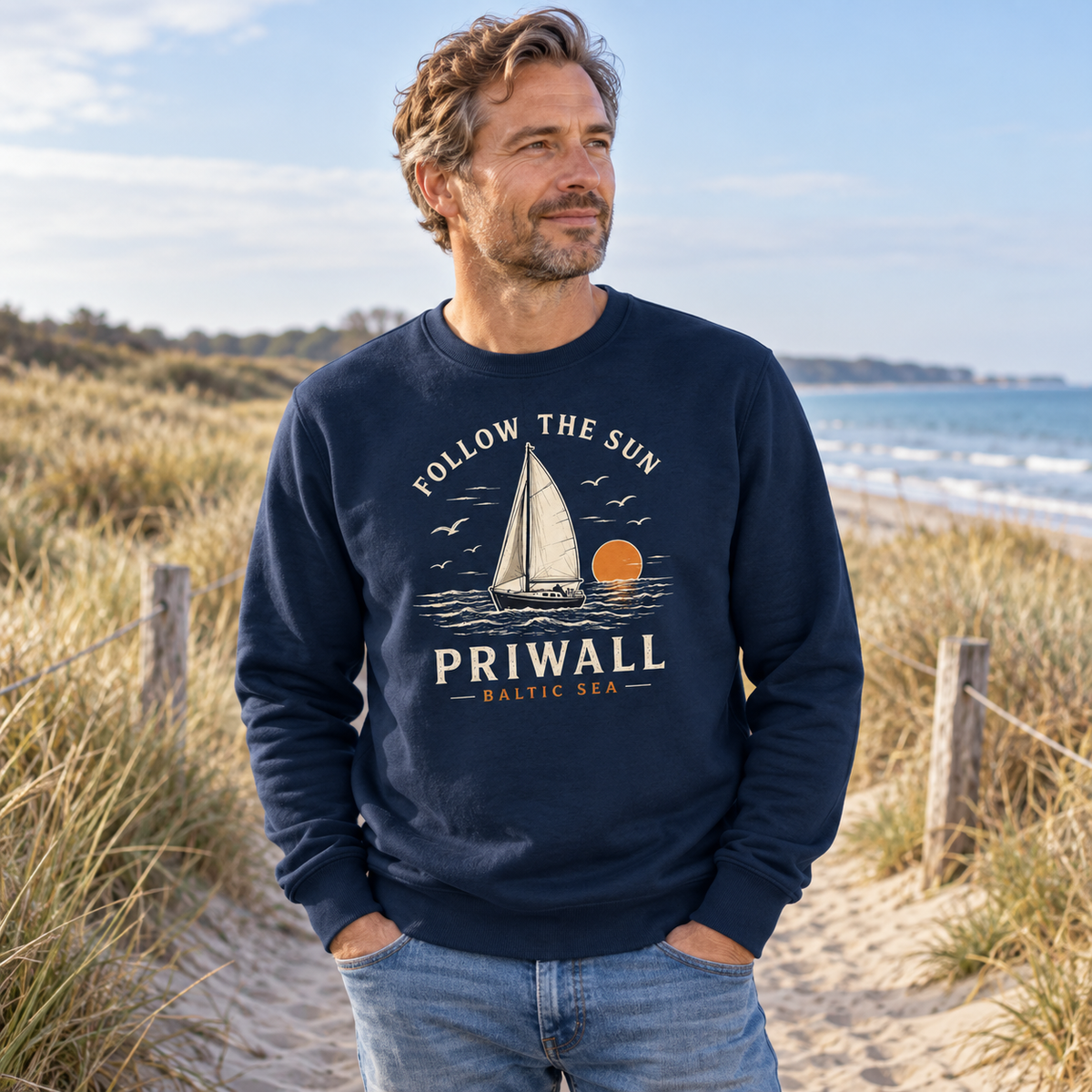 Mann im Priwall Follow the Sun Dark Bio-Sweatshirt am Dünenweg