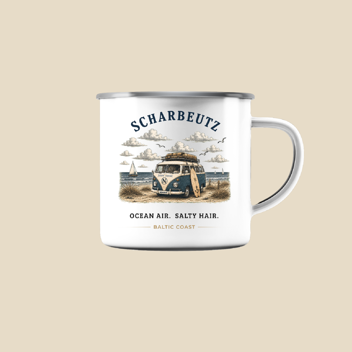 Emaillebecher Clean Mockup mit Scharbeutz Bulli Motiv