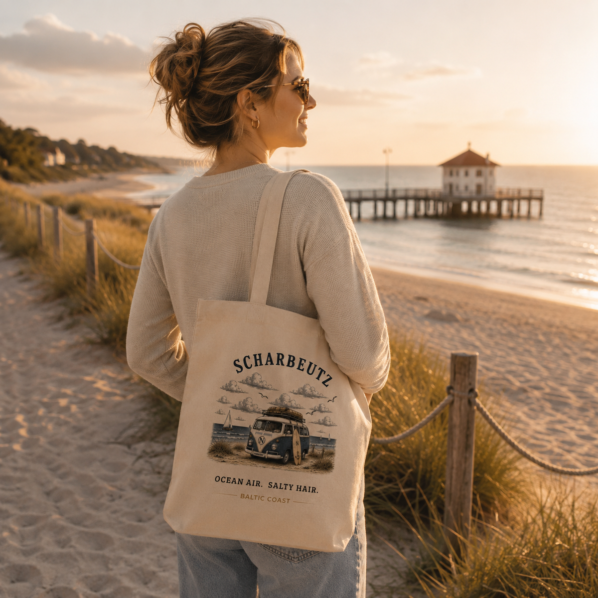 Scharbeutz Bulli Stofftasche am Strand und Camper