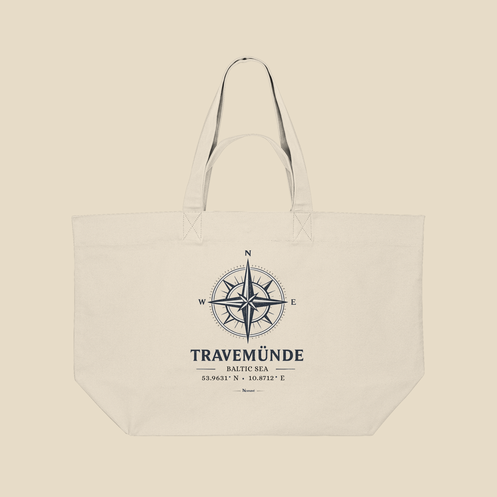 Nachhaltige Nomavé Bio-Strandtasche mit „Travemünde Baltic Sea“-Kompassmotiv aus robuster Bio-Baumwolle. Geräumige Einkaufstasche für Strand, Einkäufe, Freizeit, Reisen und den Ostseeurlaub.