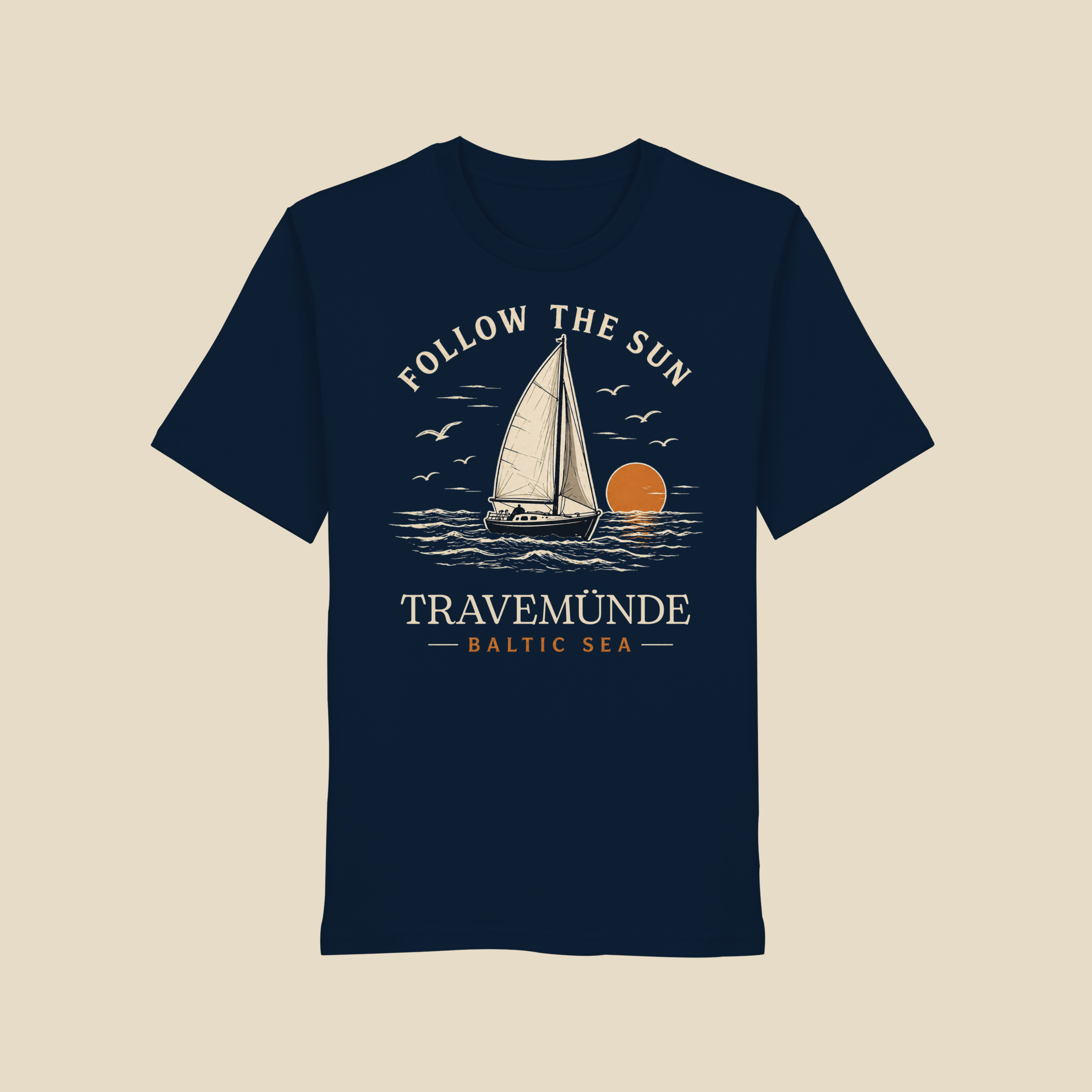 Travemünde Follow The Sun Dark Edition T-Shirt mit Segelboot Motiv