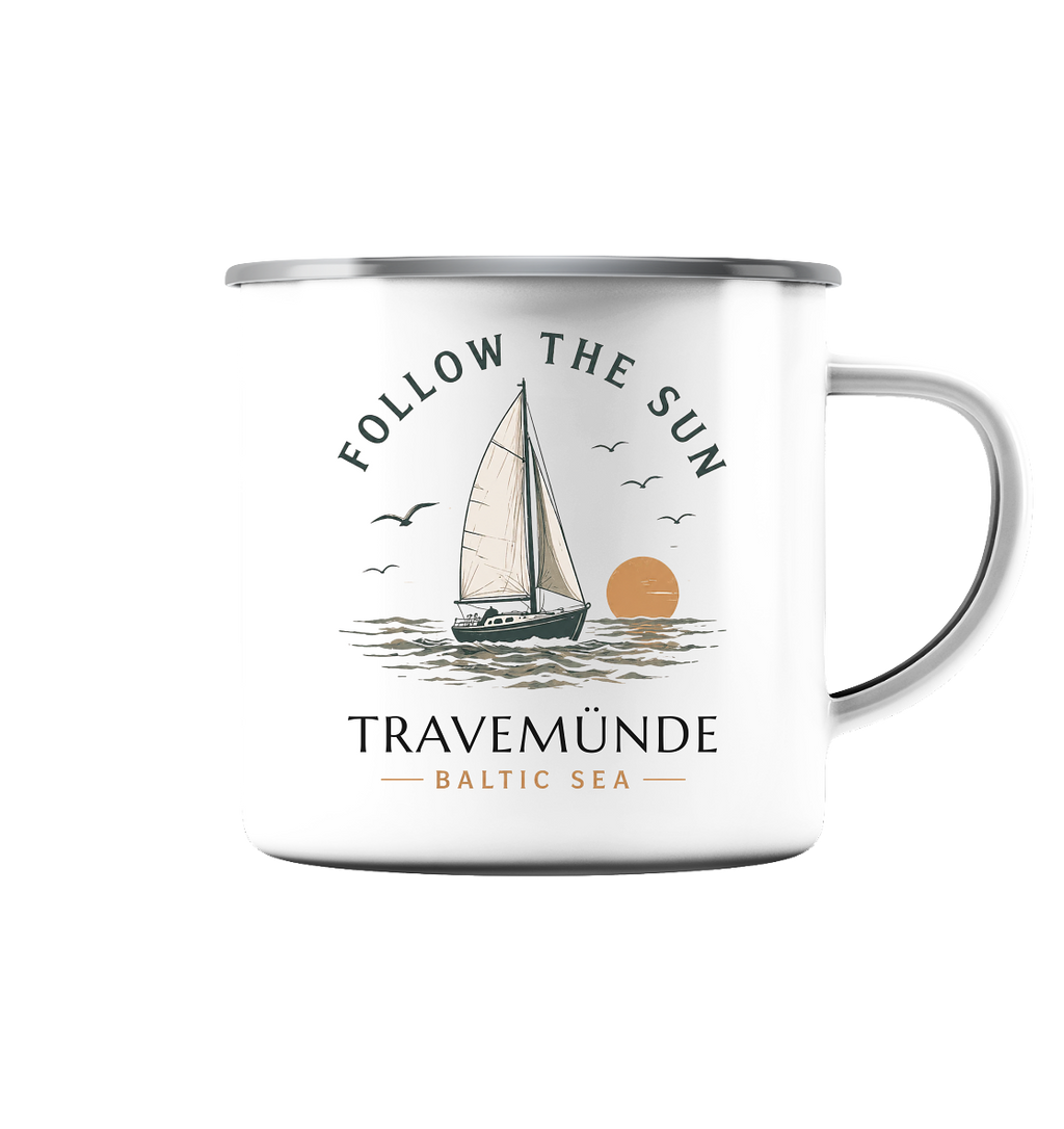 Travemünde Follow the Sun Emaillebecher mit Segelboot Motiv Produktansicht
