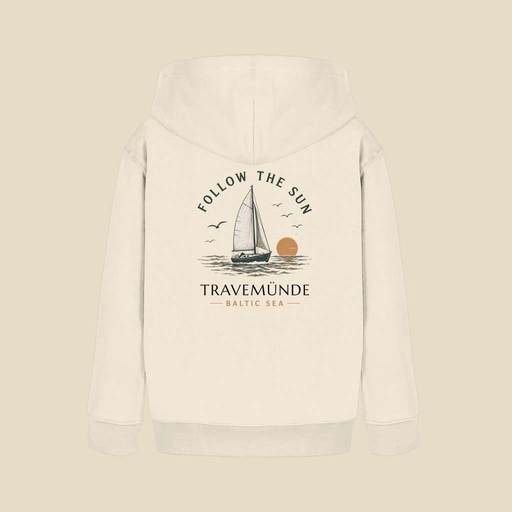 Travemünde Follow the Sun Kinder Hoodie in Natural Raw mit Segelboot Motiv auf dem Rücken