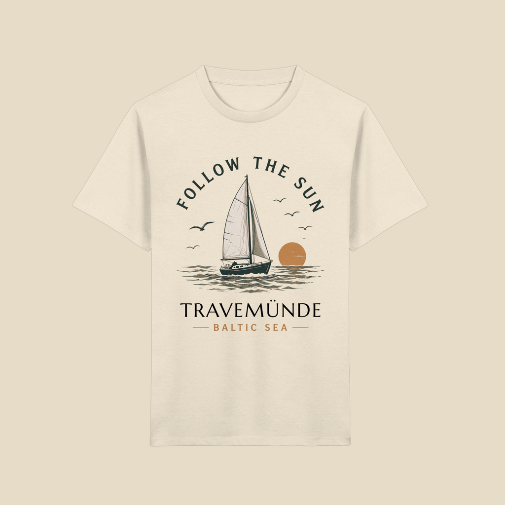 Travemünde Follow the Sun Kinder T-Shirt mit Segelboot Motiv und Baltic Sea Design