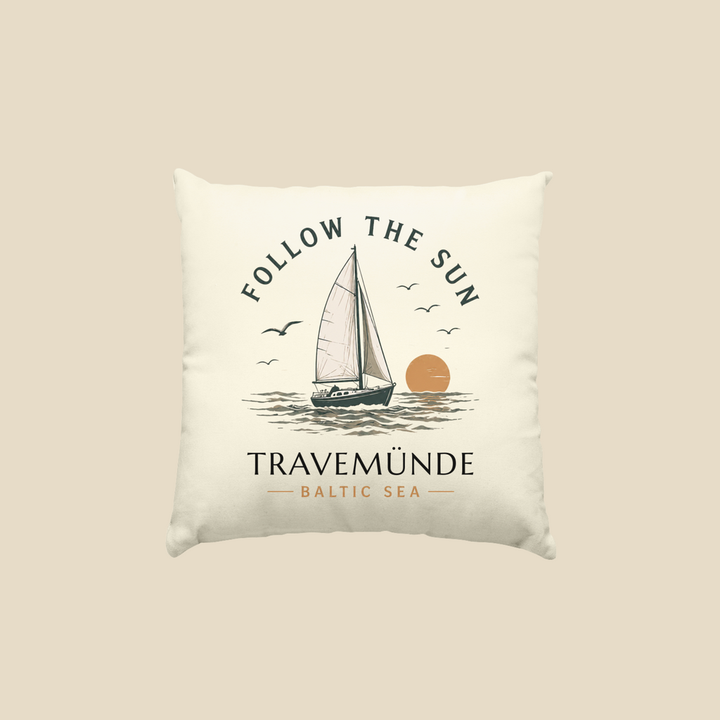 Travemünde Follow the Sun Kissen 40x40 cm mit Segelboot Motiv