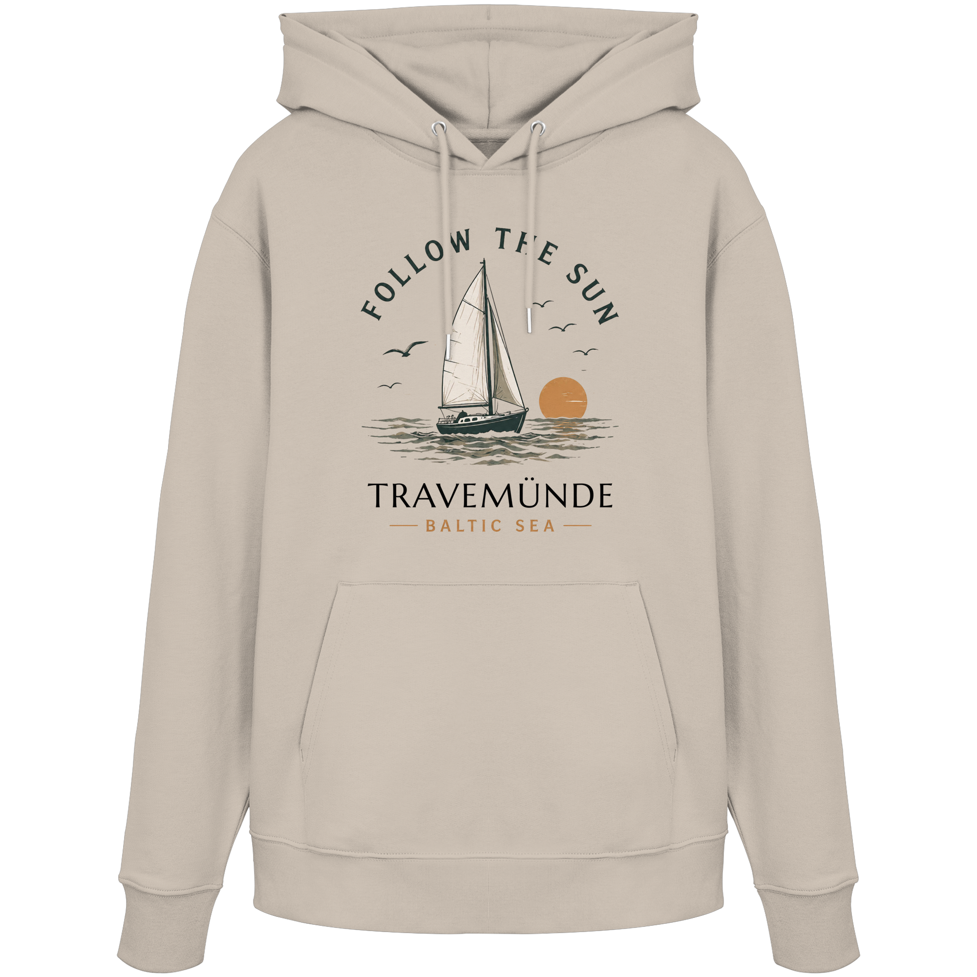 Travemünde Follow the Sun Hoodie in Desert Dust mit Segelboot Motiv und Baltic Sea Design