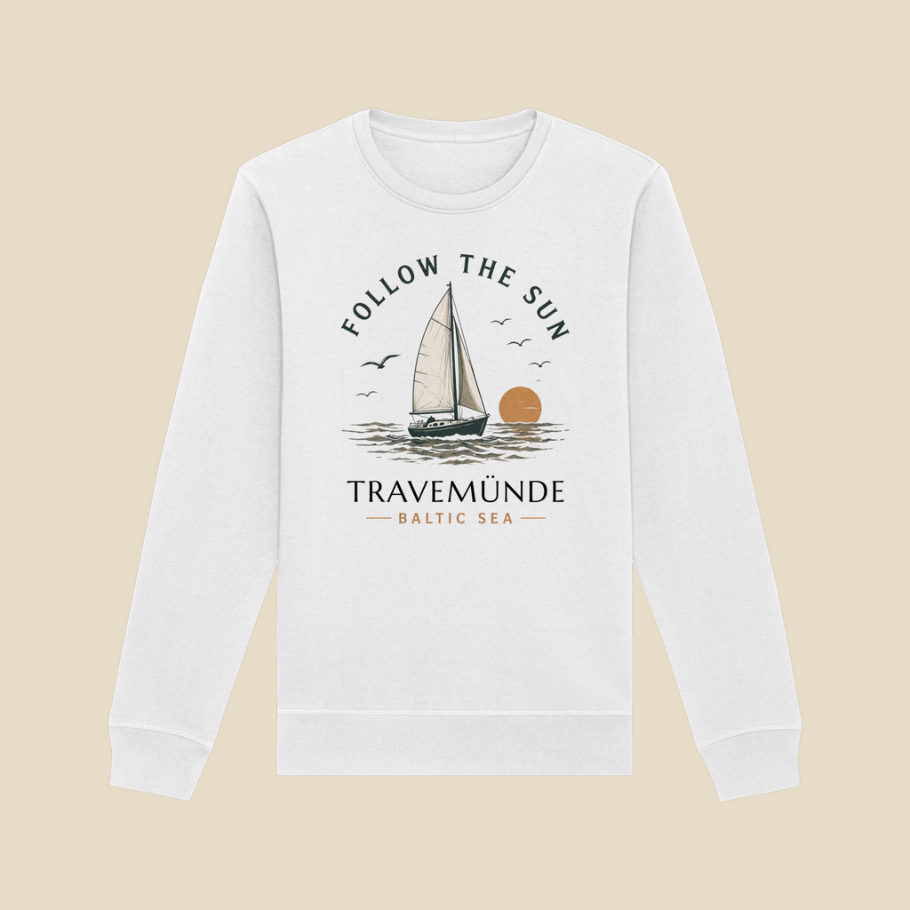 Travemünde Follow the Sun Sweatshirt in Weiß mit Segelboot Motiv und Baltic Sea Design