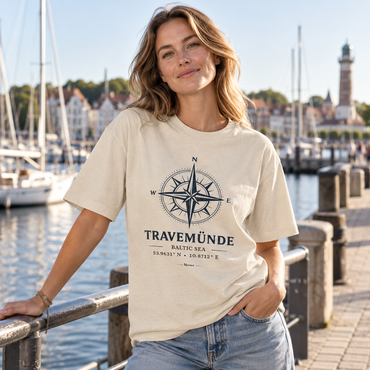 Travemünde Windrose Bio-Heavy T-Shirt in Natural Raw mit Frontprint