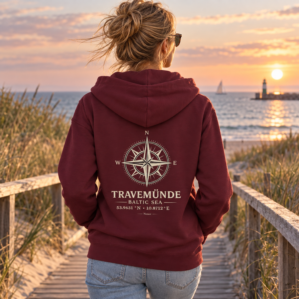 Travemünde Windrose Bio-Zipper in Burgundy am Ostseestrand